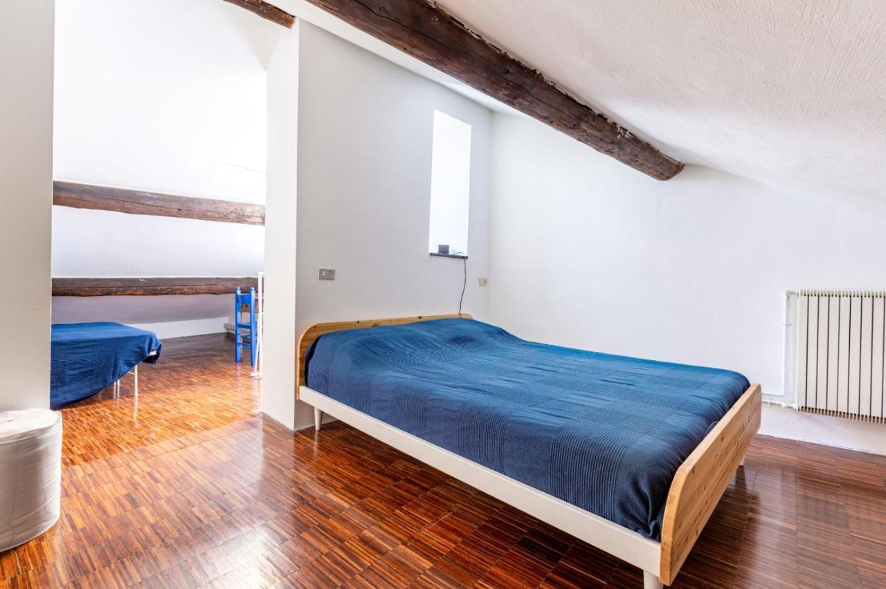 Porta Ticinese Colorful Apartment! Milan Bagian luar foto