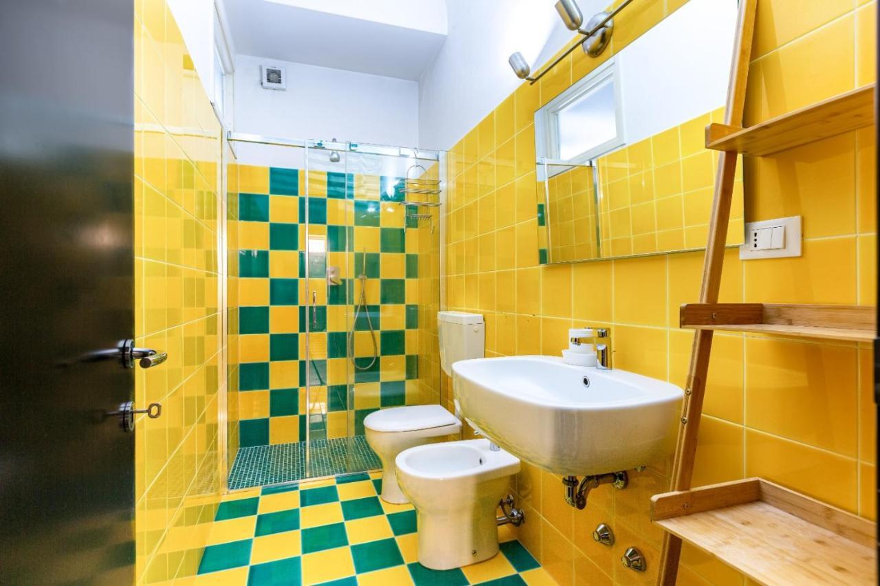 Porta Ticinese Colorful Apartment! Milan Bagian luar foto
